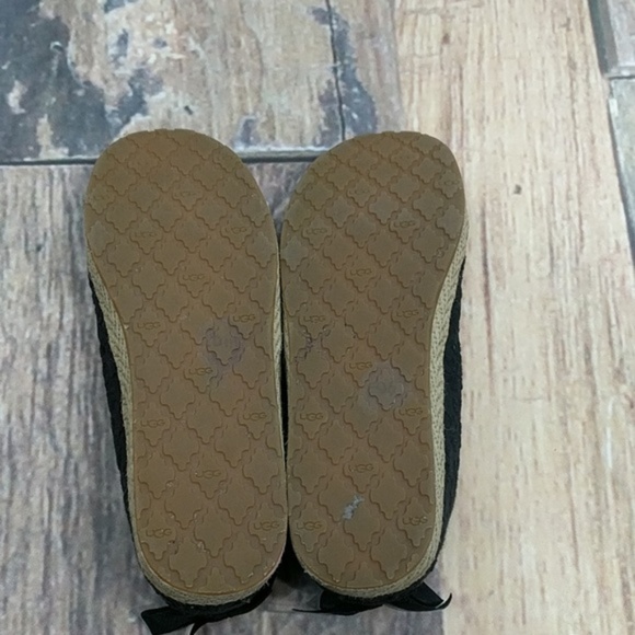 UGG Australia Girls K Tassy Eyelet Flat Slip On Shoes 1004022K Size 3 Black - Picture 6 of 7